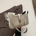 Elegante borsa sottobraccio bianco crema con trama intrecciata e catena d'argento - Bianco