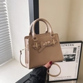 Elegante bolso beige para mujer con lazo decorativo, asa superior y correa de hombro - Caqui