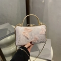 Elegante borsa a tracolla ricamata farfalla con manico di diamanti e catena d'oro - Rosa