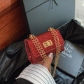 Fashionable red sequined crossbody flap bag with gold chain strap in a premium gift box - Red