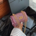 Mini sac à bandoulière rose pailleté avec chaîne dorée et fermeture à fermoir rotatif - Rose