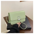 Borsa a tracolla quadrata verde chiaro con fibbia ovale argentata e trama in pelle - Verde