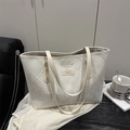 Borsa tote trapuntata bianco sporco con motivo a rilievo e manici in pelle - Bianco