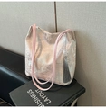 Detailaufnahme der rosa Jacquard-Seiden-Tote-Bag mit floralem Muster und Quaste - Rosa