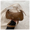 Bolso de hombro retro marrón con correas decorativas y acabado de cuero sintético brillante - Caqui