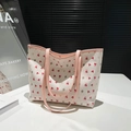 Borsa tote bianca con motivi a orsetto rosa e cuori dotata di manici rosa chiaro chic - Stile Cuore