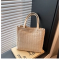 Sommerliche Stroh-Tragetasche in Hellbeige mit hochwertigen Ledergriffen für Damen - Khaki