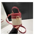 Sac seau cylindrique léopard chic avec design patchwork rouge et beige - Rouge
