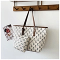 Dettaglio del set borsa tote stampata con pochette coordinata e manici in cuoio - Stampa a Palme (Set da 2 Pezzi) / Bianco