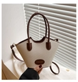 Sac seau tissé beige avec poignées en cuir marron et bandoulière réglable - Marron