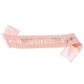 Detalle de banda de graduación en satén rosa con texto CONGRATULATIONS dorado y corona - Talla única / Oro rosa