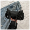 Bolso hobo minimalista en cuero PU negro brillante con hebillas y remaches plateados - Negro