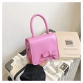 Mini borsa a tracolla rosa con fiocco decorativo e catena in metallo argentato - Rosa Rosso