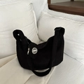 Sac bandoulière demi-lune en velours côtelé noir avec détail du logo Fanyissa - Noir