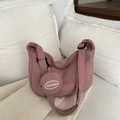 Sac croissant en velours côtelé rose avec charm porte-monnaie et bandoulière réglable - Rose