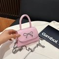 Petit sac carré rose chic avec nœud argenté et bandoulière chaîne élégante pour femme - Rose