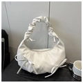 Bolso de hombro blanco estilo balletcore con lazos y correa con detalles plisados - Blanco