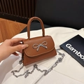 Mini sac à main marron en similicuir avec boucle nœud argentée et bandoulière - Marron