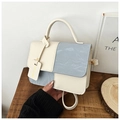Bolso bandolera de cuero PU texturizado en crema y azul claro con diseño de retazos - Azul