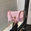 Bolso bandolera de cuero rosa claro con cierre giratorio de metal dorado pulido - Rosa