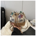 Bolso saco vintage de jacquard floral con ribete de cuero marrón de calidad - Caqui