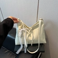 Bolso tote chic blanco crema con lazo de perlas y adorno de encaje a la moda - Blanco (Con Colgante)