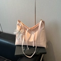 Bolso tote de cuero sintético rosa con colgante de lazo de encaje y perlas y cordón - Rosa (Con Colgante)