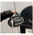 Borsa trendy a forma di rugby con trama litchi nera e tracolla a catena d'oro - Grande / Nero