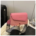 Bolso bandolera rosa tejido con correa geométrica y logotipo de Fashion & Bags - Rosa