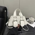 Borsa a tracolla bianca in pelle verniciata lucida con borchie argentate e manico - Bianco (9863-JS)