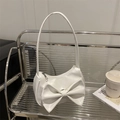 Bolso de hombro elegante de cuero PU blanco con un gran lazo decorativo y cremallera - Blanco