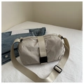 Beige Sport-Umhängetasche aus Oxford-Stoff mit schwarzer Schnalle und breitem Gurt - Khaki