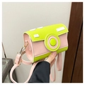 Lindo bolso bandolera con forma de cámara en verde neón y rosa de estilo moderno - Rosa