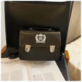 Vintage Umhängetasche in Schwarz mit akademischem Wappen-Stickerei aus Leder - Braun
