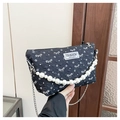 Trousse à maquillage noire matelassée avec imprimé papillon et poignée en perles - Noir