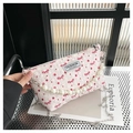 Trousse à maquillage matelassée blanche avec nœuds papillons et anse en perles - Rose