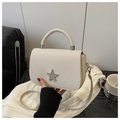 Elegante bolso cuadrado tejido crema con strass de estrella, asa y correa de hombro - Blanco