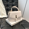 Bolso cuadrado chic blanco crema con cierre dorado y asa superior para mujer - Blanco