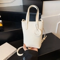 Borsa a mano beige chic con trama litchi, ciondolo smiley e tracolla sottile regolabile - Bianco (Con Ciondolo)