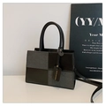 Minimalistische vierkante crossbodytas in donkergrijs en zwart imitatie suède - Zwart