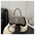 Grijze stoffen crossbodytas met gouden SS-logo en elegant metalen kwastje - Zwart