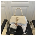 Kleine witte en beige vierkante tas met geweven flap en gouden metalen slot - Wit