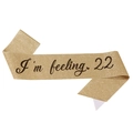 Fascia per compleanno in glitter oro con scritta 'I'm feeling 22' e dettagli chic - Fascia Oro 22 Anni