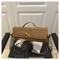Sac à main marron à motif crocodile avec fermoir bambou doré et bandoulière amovible - Kaki