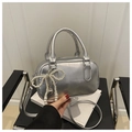 Detail of silver metallic handbag with pearl bow pendant and adjustable shoulder strap - Silver