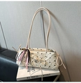 Schicke beige Seersucker Schultertasche mit schwarzen Schleifen und Dekobändern - Weiß (Mit Seidenschal)