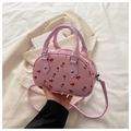 Rosa Boston-Tasche mit süßem Kirschdruck und silbernen Hardware-Akzenten - Rosa