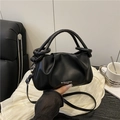 Bolso de hombro plisado negro moderno con correa ajustable y asa de mano chic - Negro