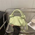 Bolso bandolera plisado chic verde pistacho con asa de nudo circular muy elegante - Verde