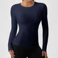 Eng anliegendes Yoga-Langarmshirt in Marineblau mit ergonomischen Seitennähten - S / Marineblau